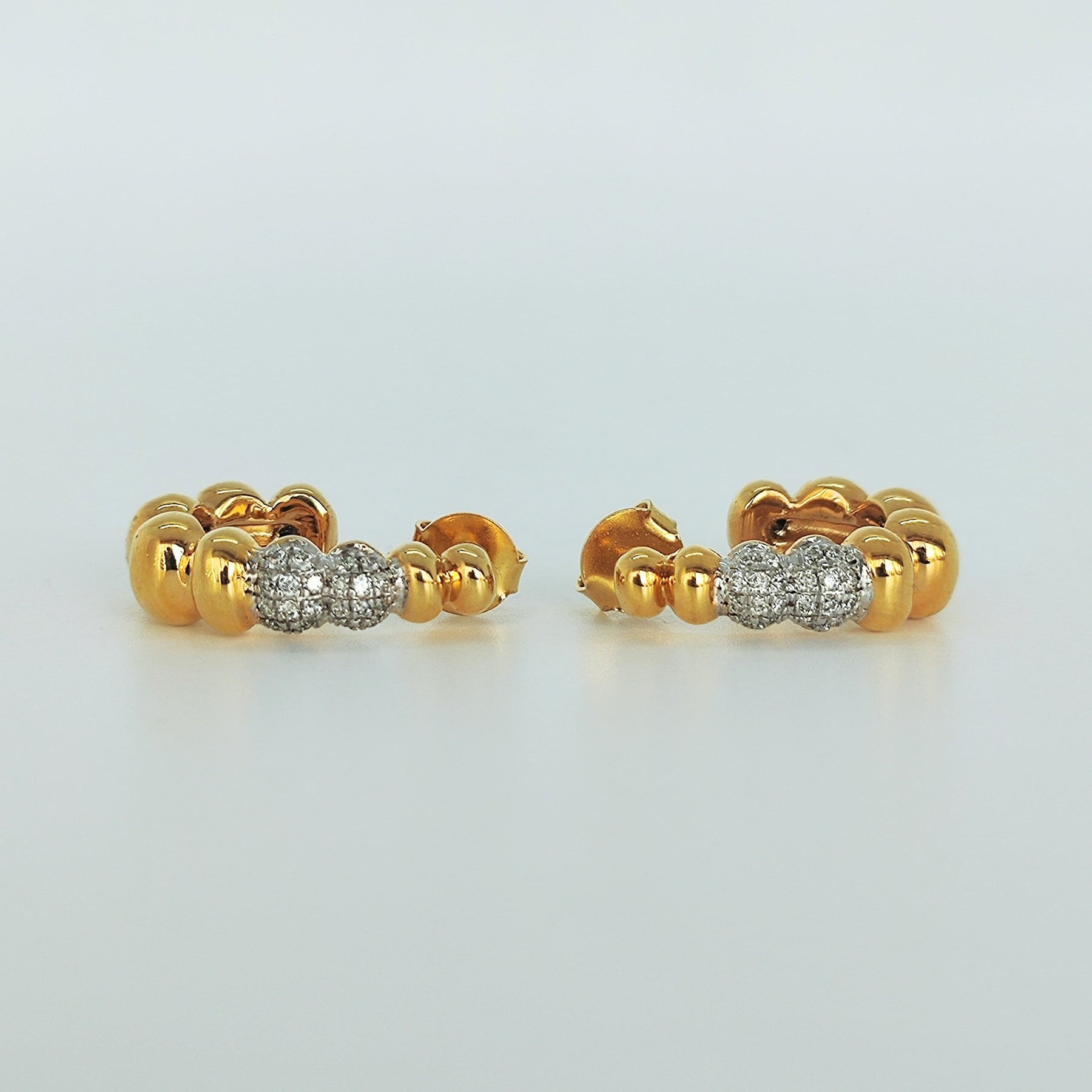 Aros Bolita Oro Amarillo 18K y Brillantes