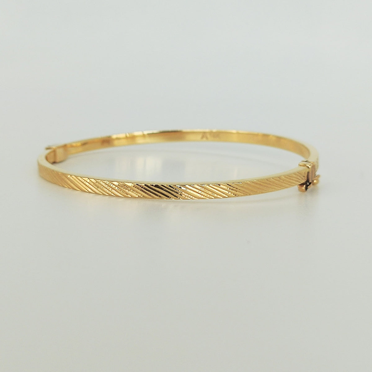 Esclava Oro Amarillo Relieve Diagonal