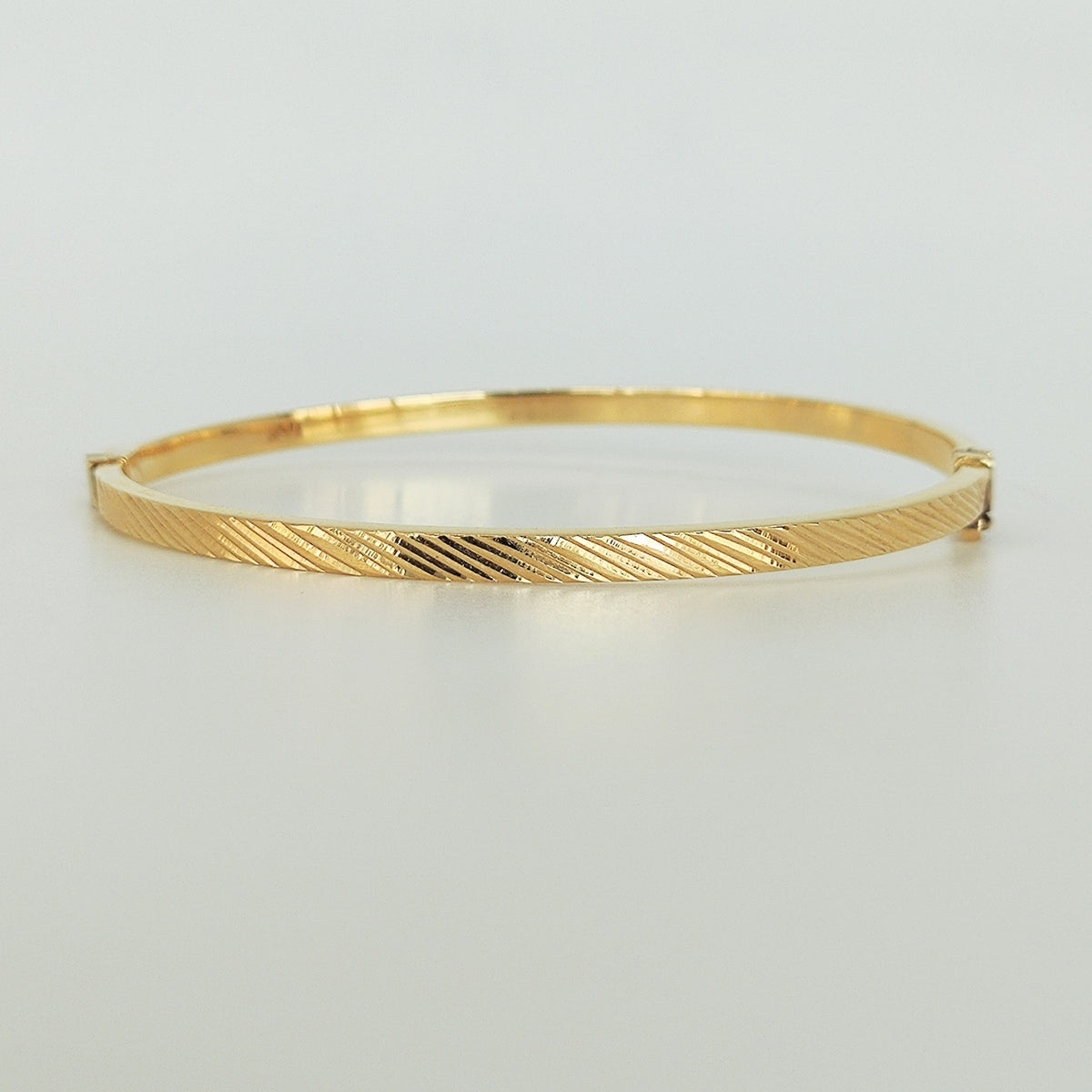 Esclava Oro Amarillo Relieve Diagonal