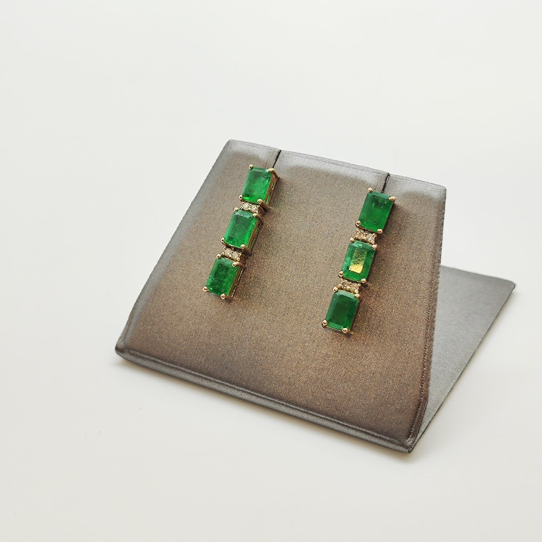 Aros Triple Esmeraldas Y Brillantes Oro Amarillo 18K