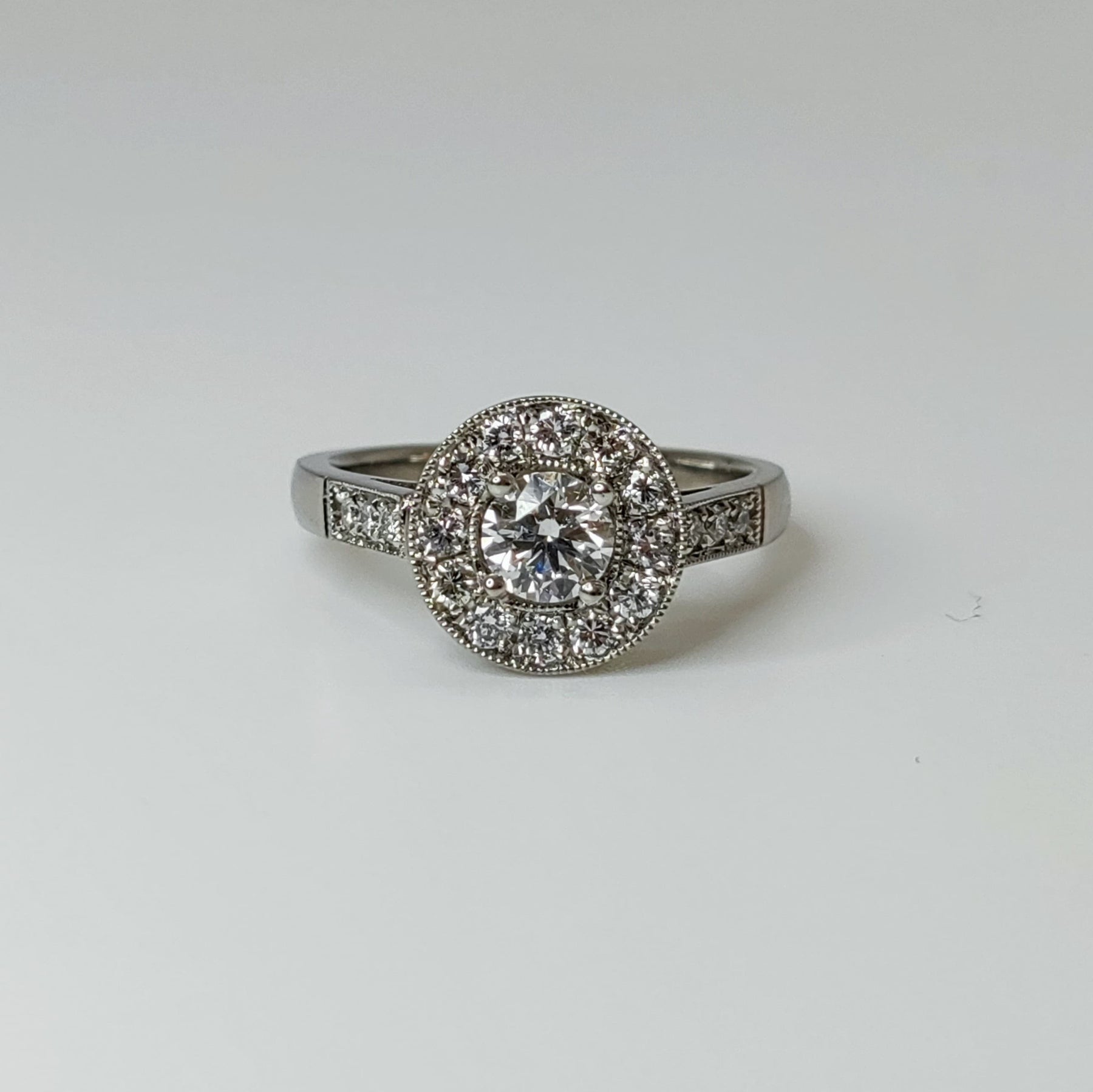 Anillo Halo Ruleteado Platino