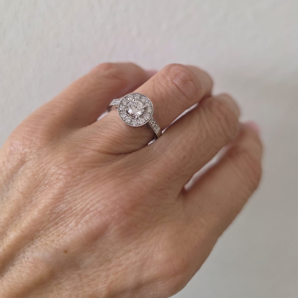 Anillo Halo Ruleteado Platino