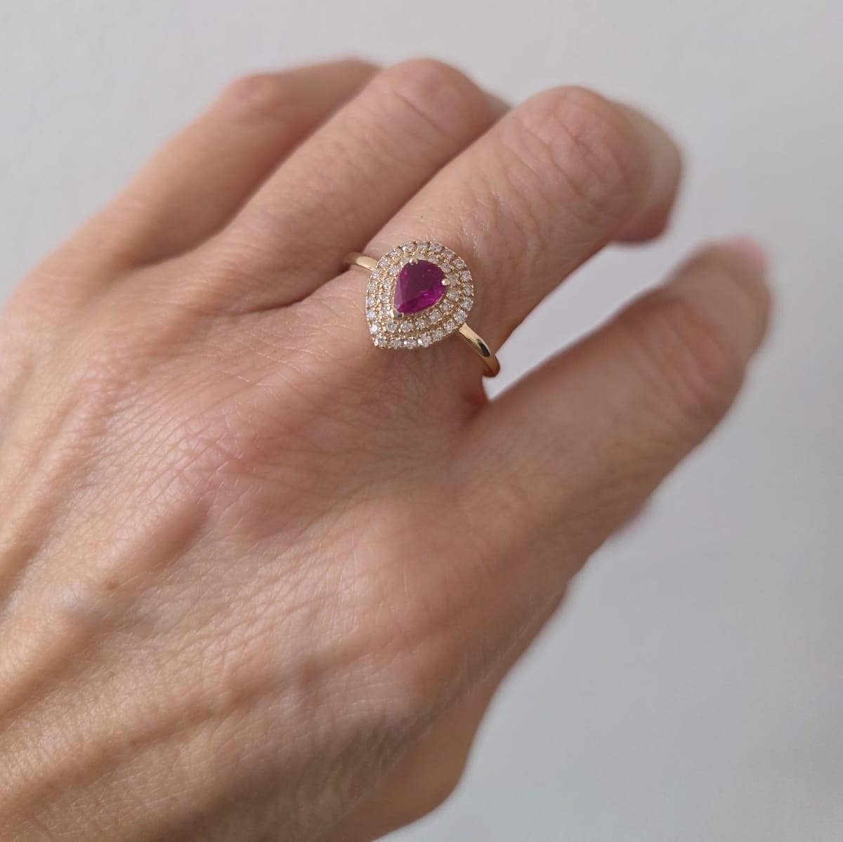 Anillo Gota Rubí Y Brillantes Oro Amarillo