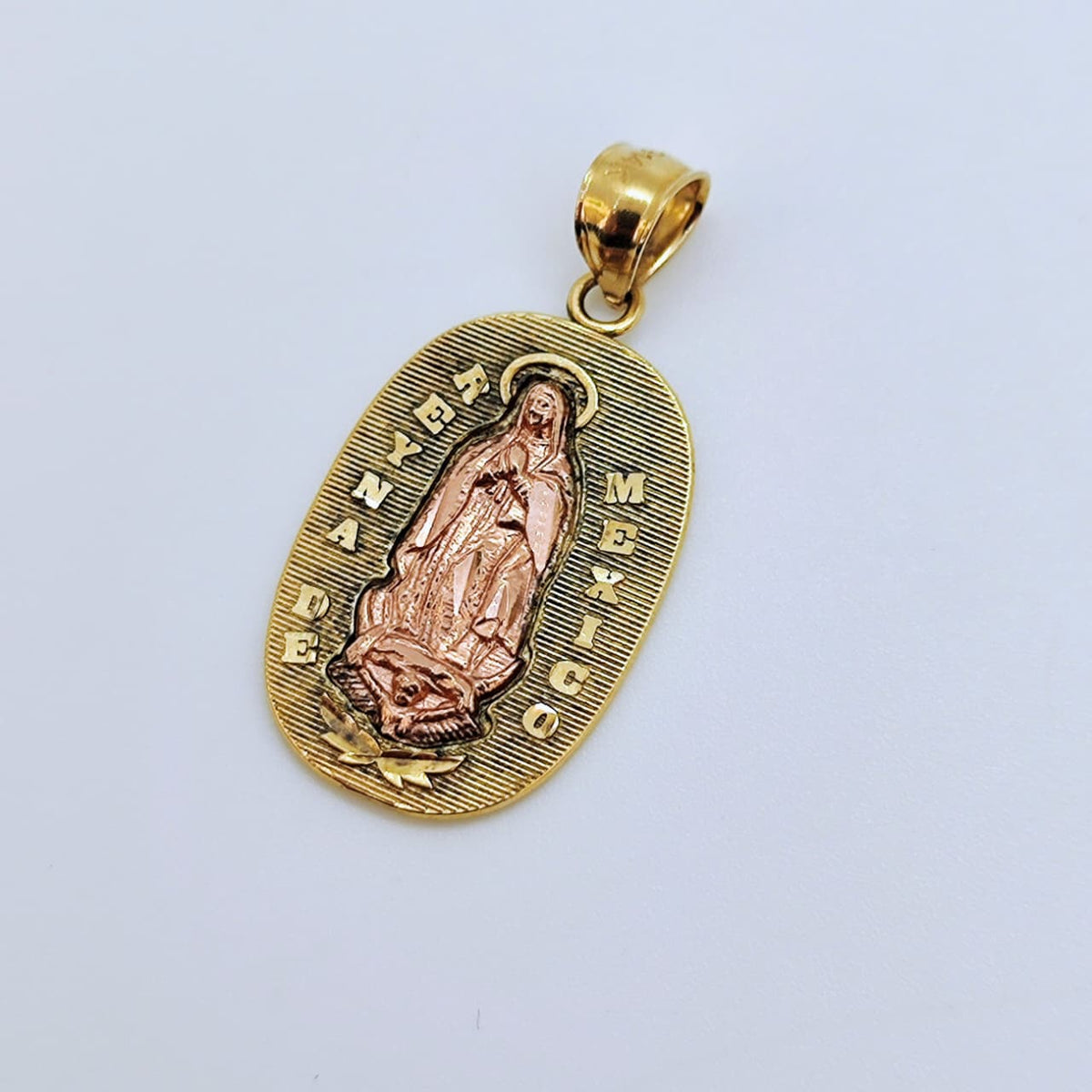 Colgante Oro Amarillo Y Rosado Virgen Reyna De México