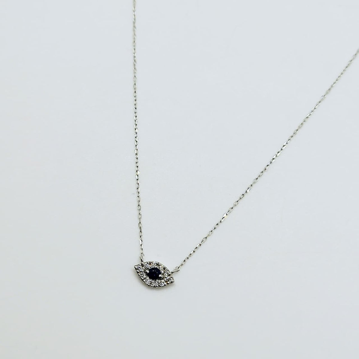 Collar Ojo Turco Zafiro Oro Blanco 18K