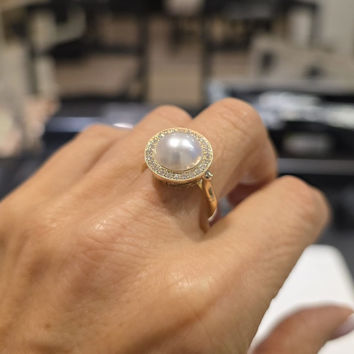 Anillo Gran Perla Acoya Oro Amarillo 18K Y Brillantes