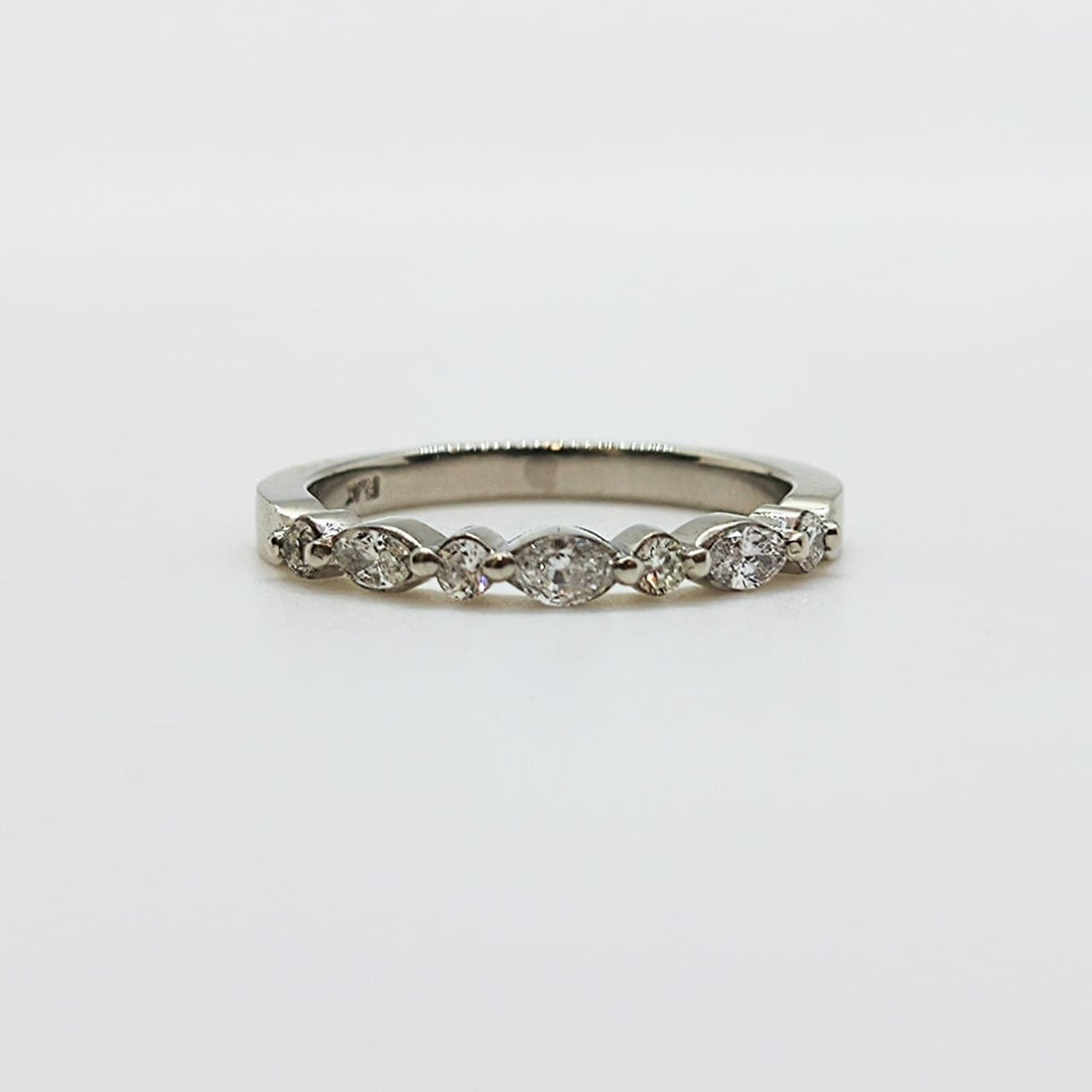 Cintillo Platino Brillantes Navette