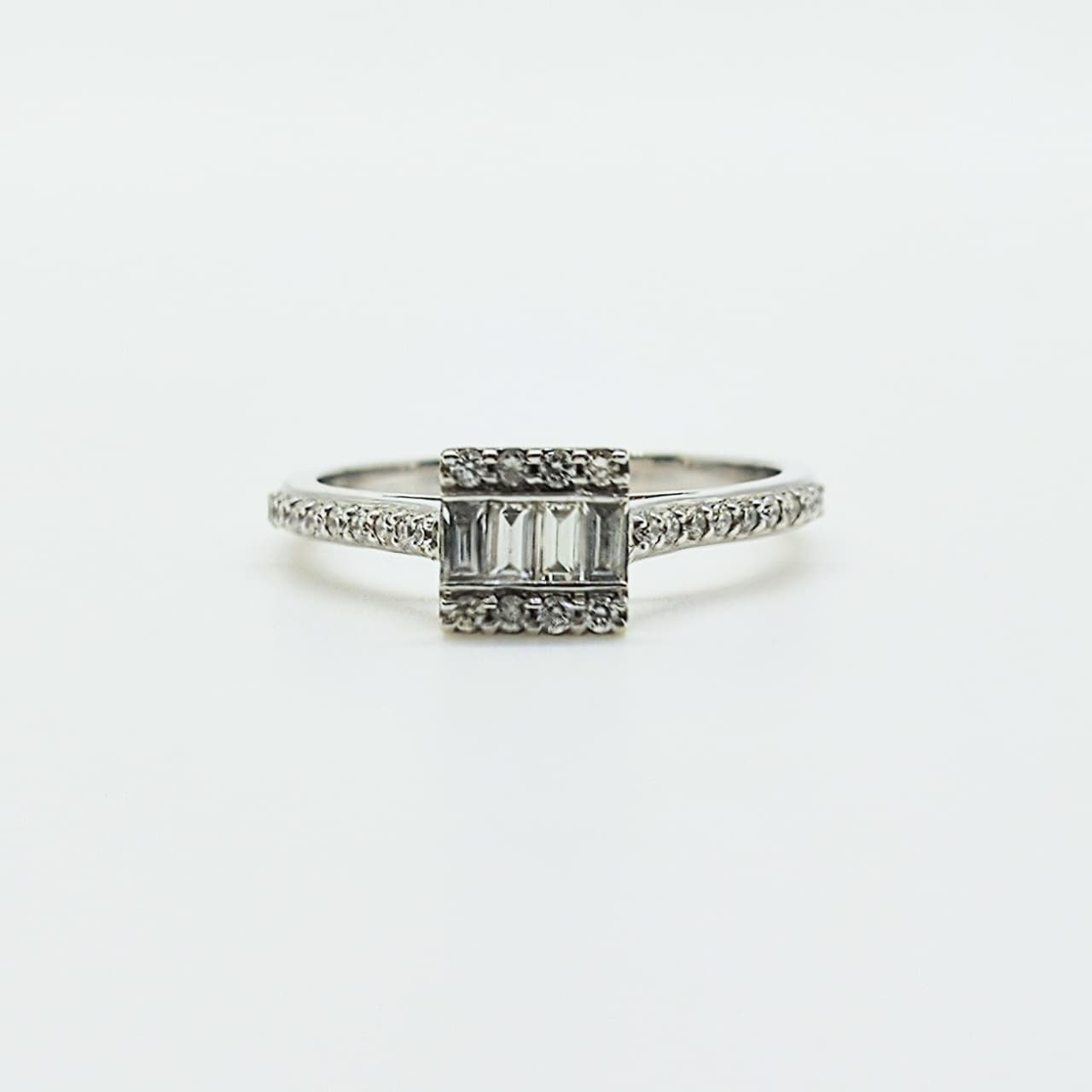 Anillo Oro Blanco 18K Brillantes Baguette