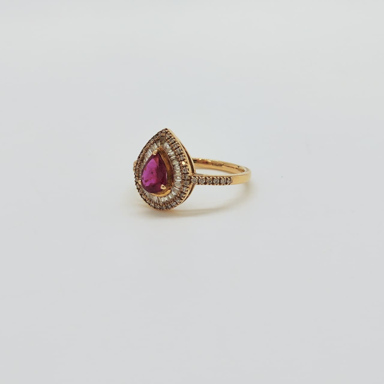 Anillo Gota Rubí Y Brillantes Baguette Oro Amarillo