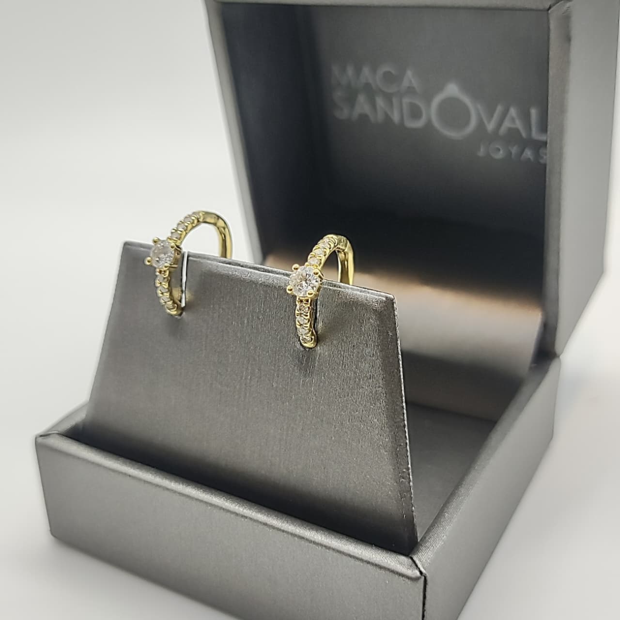 Aros Oro Amarillo 18K y Diamantes