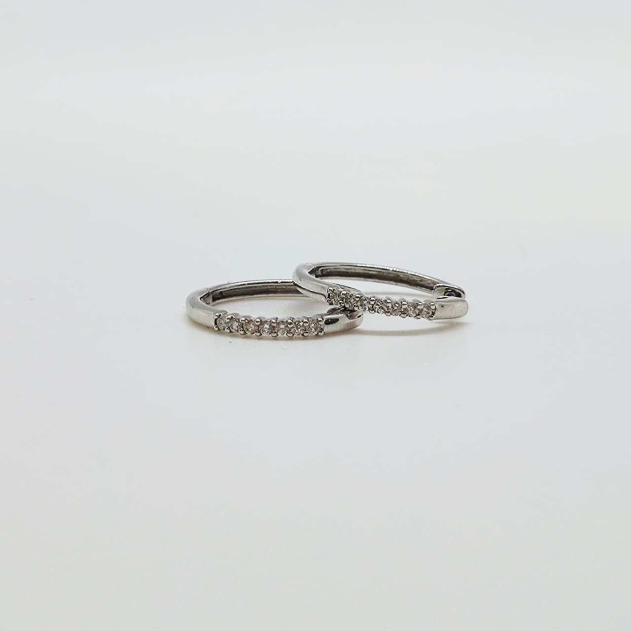 Argollas Oro Blanco y Brillantes