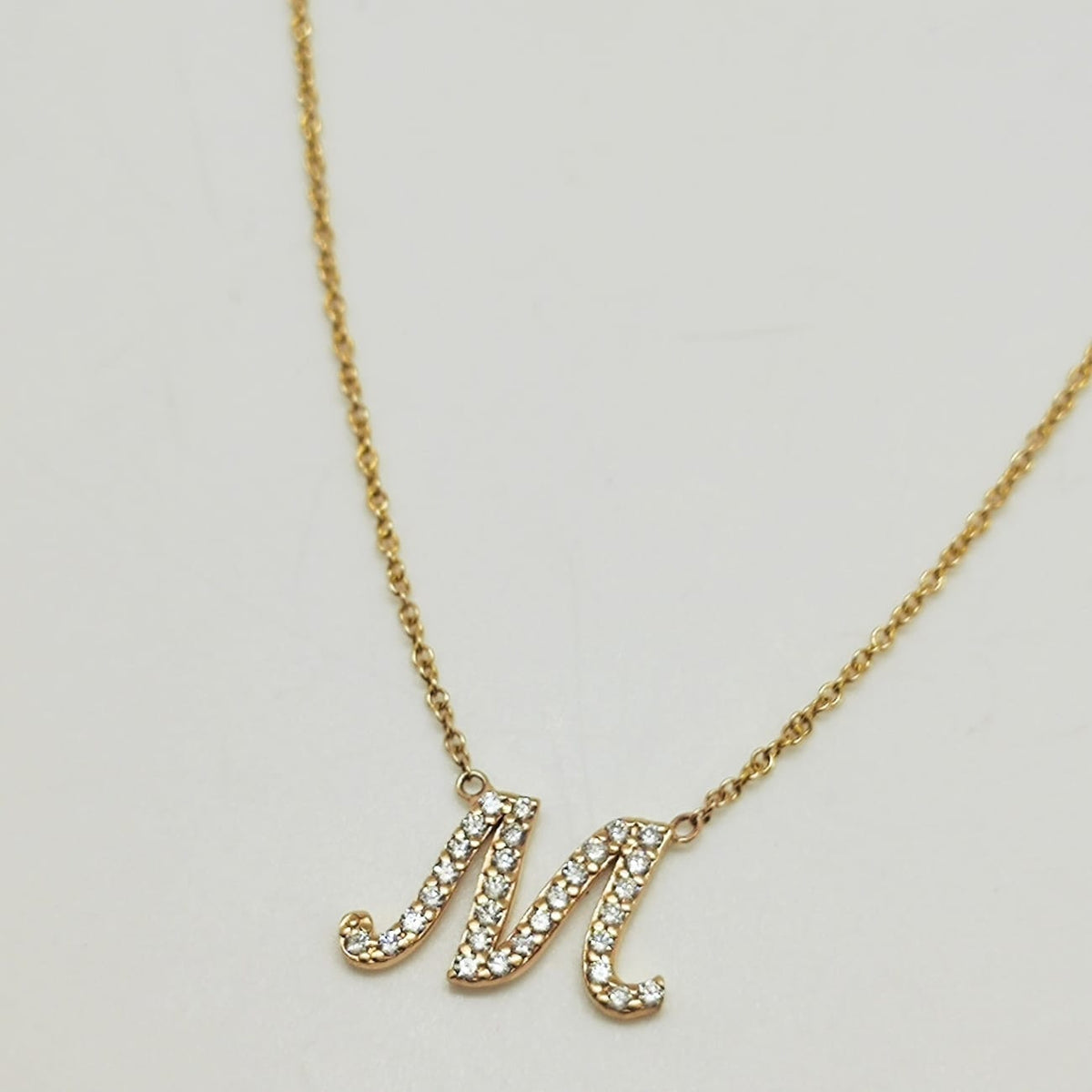 Collar Oro Amarillo 18K Letra Maxi Letra M