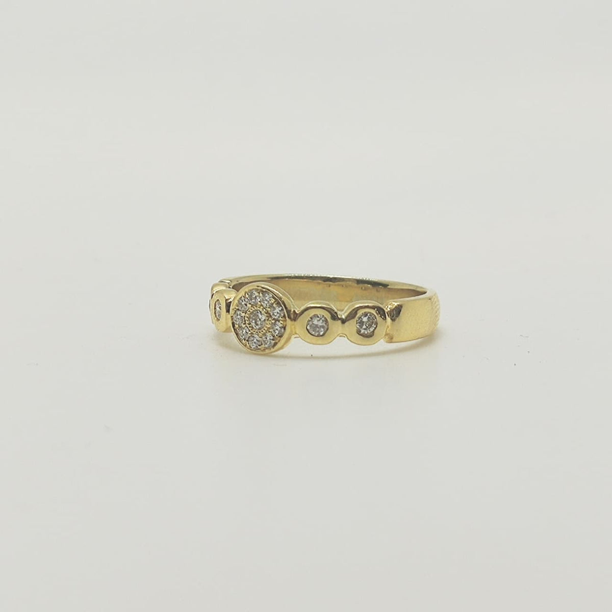 Anillo Circulos de brillantes Oro Amarillo 18K