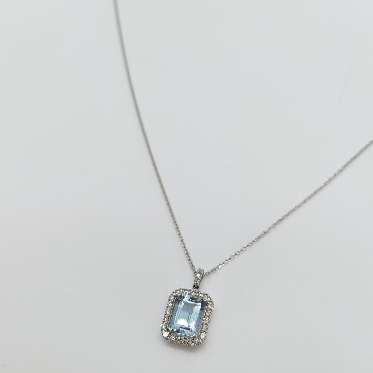 Collar Aguamarina Y Diamantes Oro Blanco 18K