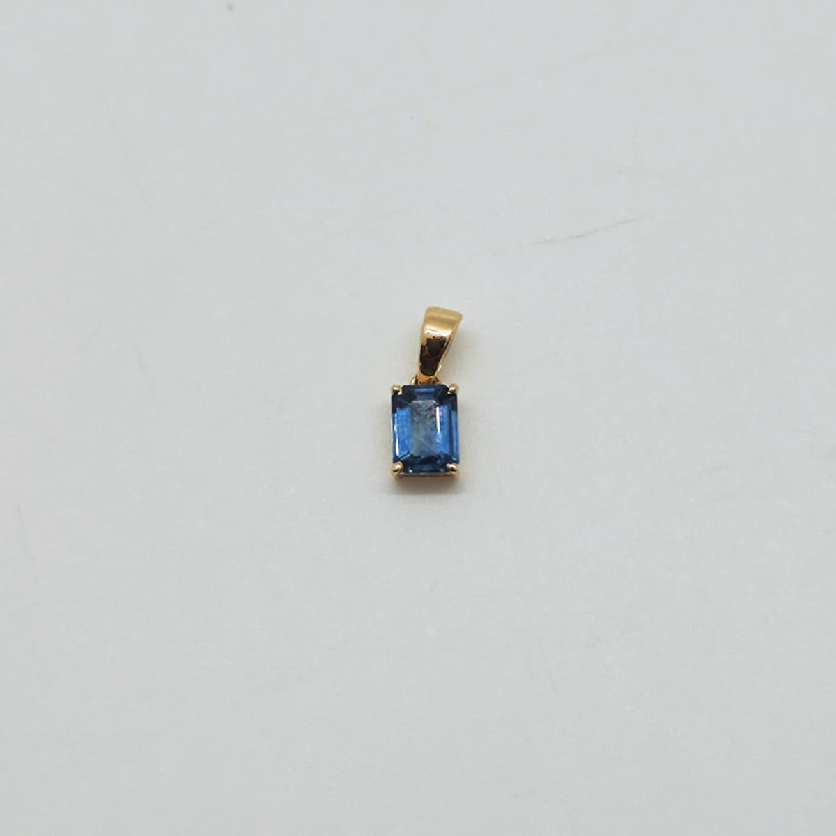 Colgante Zafiro Rectangular Oro Amarillo