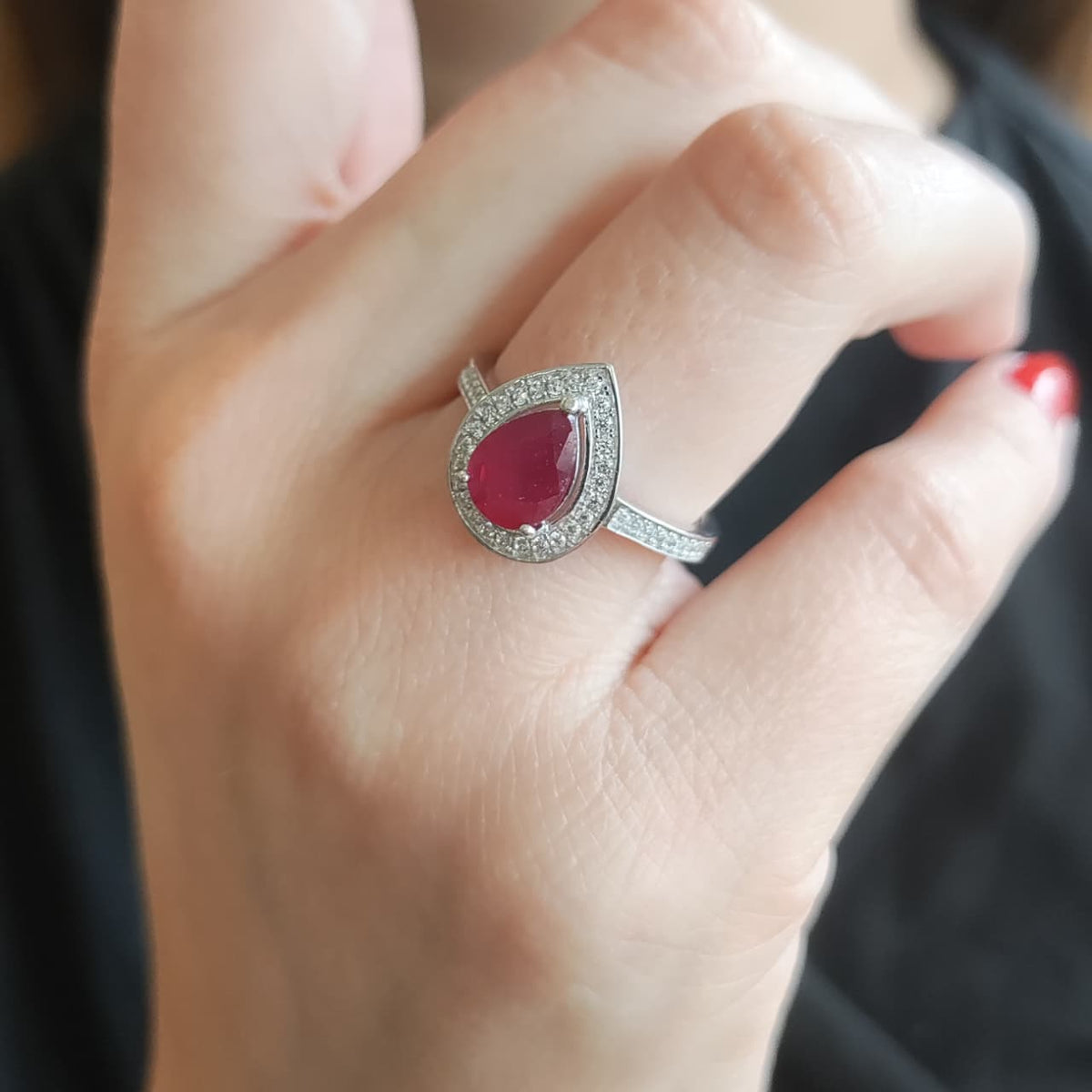 Anillo Gota Rubí Plata Rodinada