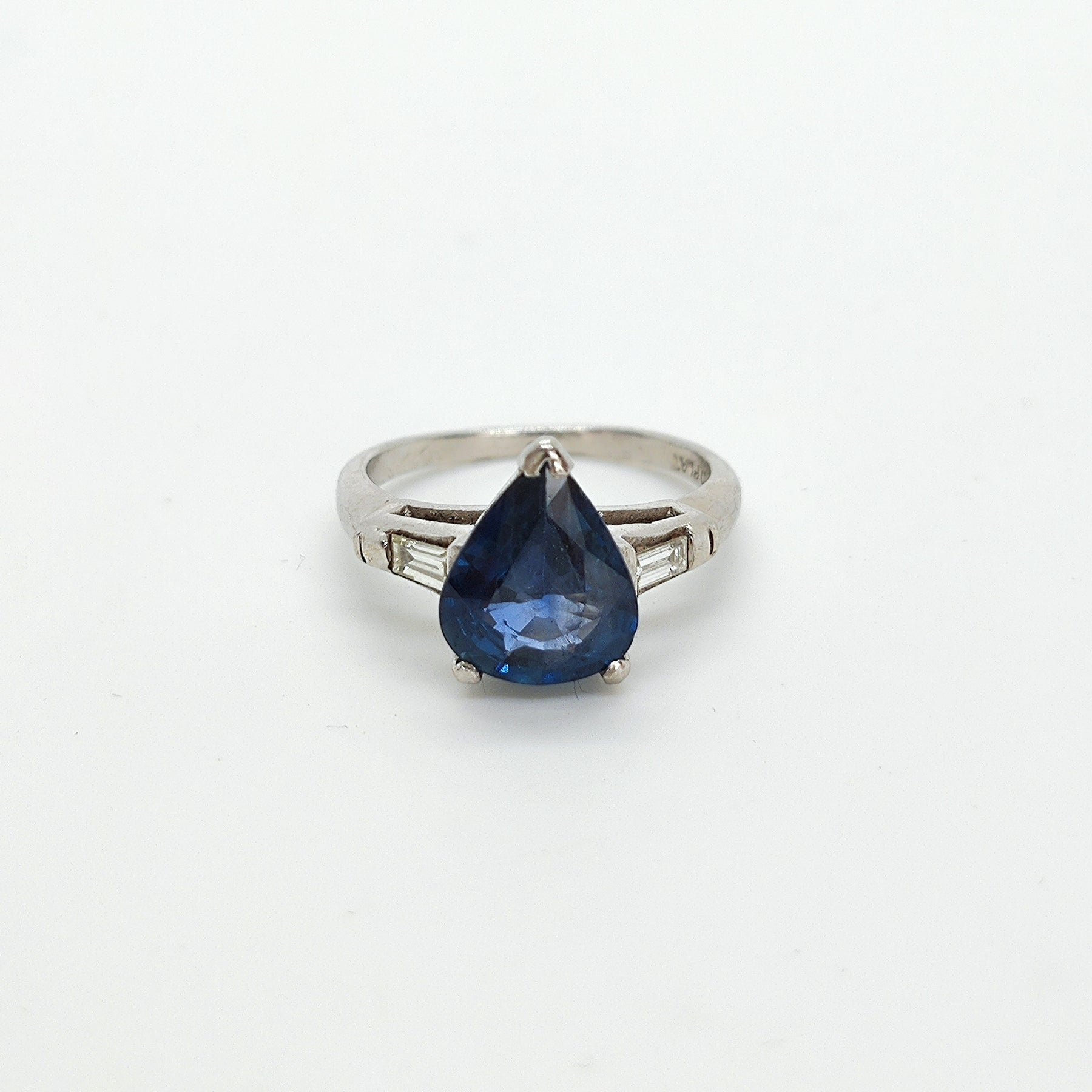 Anillo Platino Gota de Zafiro