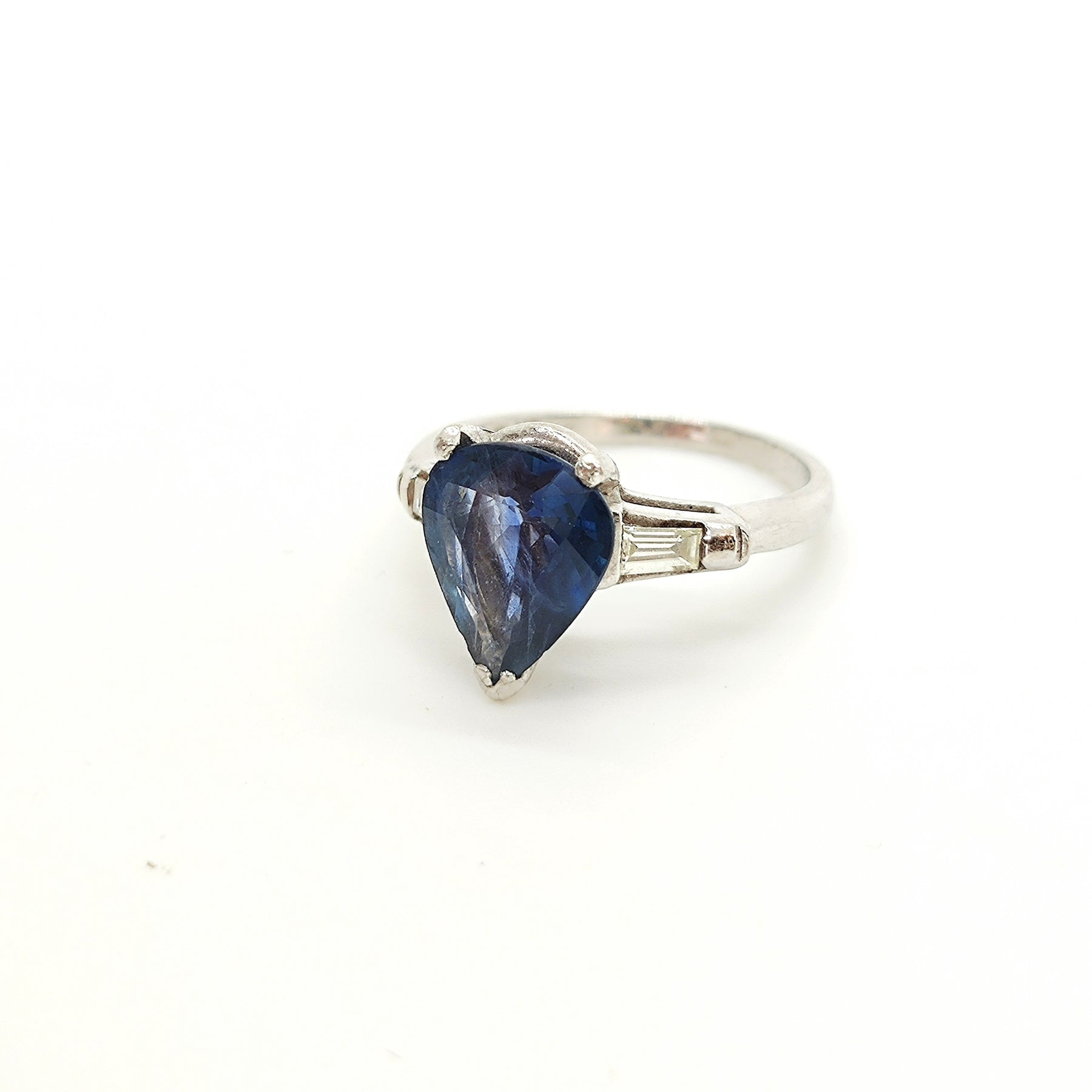 Anillo Platino Gota de Zafiro