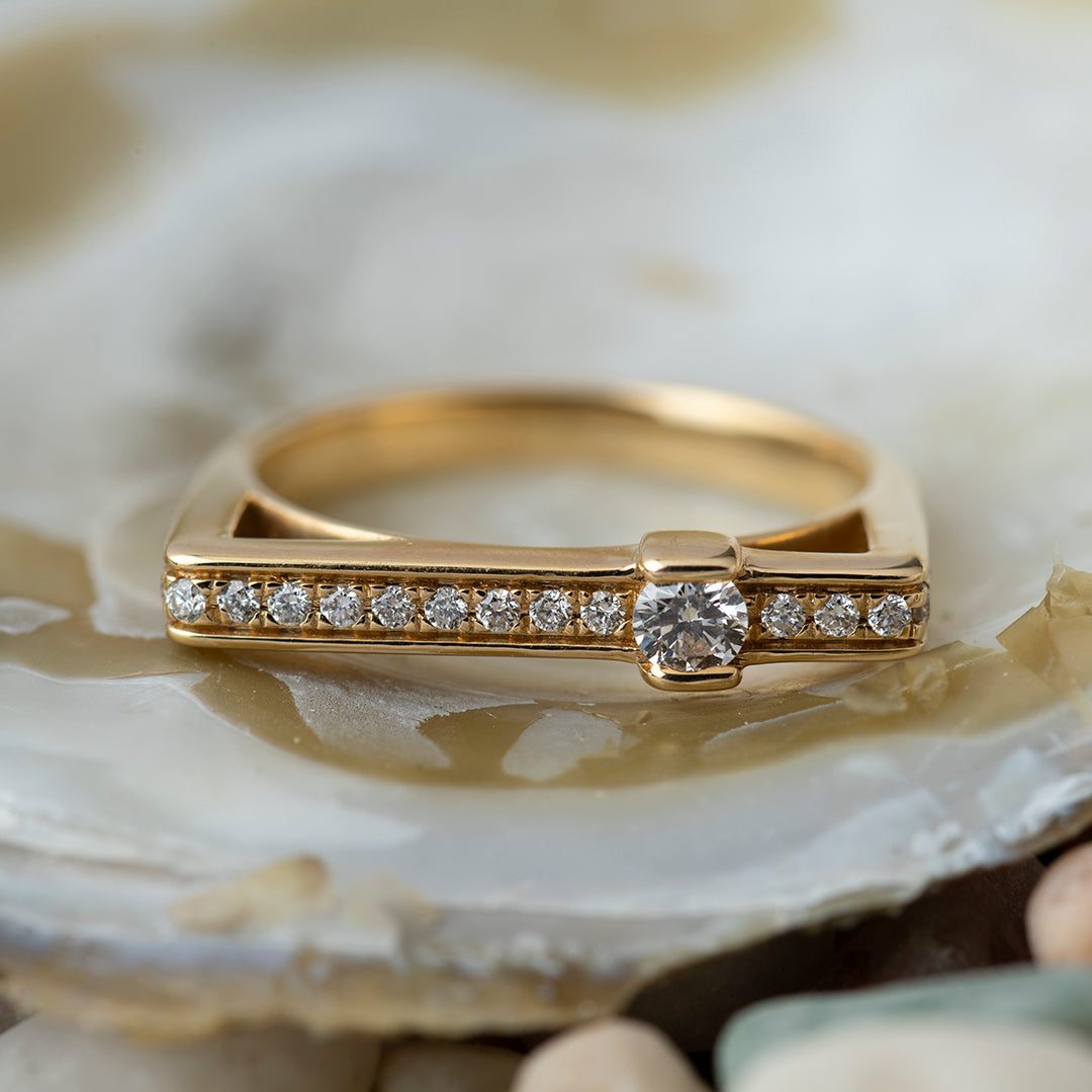 Anillo Cintillo Cuadrado Oro Amarillo 18K