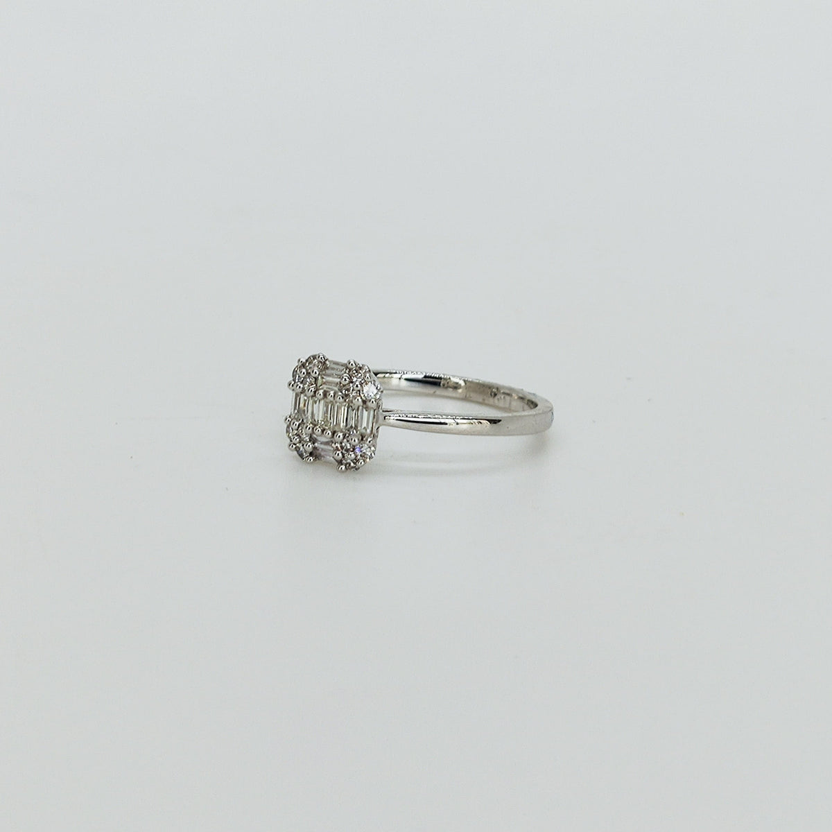 Anillo Oro Blanco 18K Diamantes Baguette