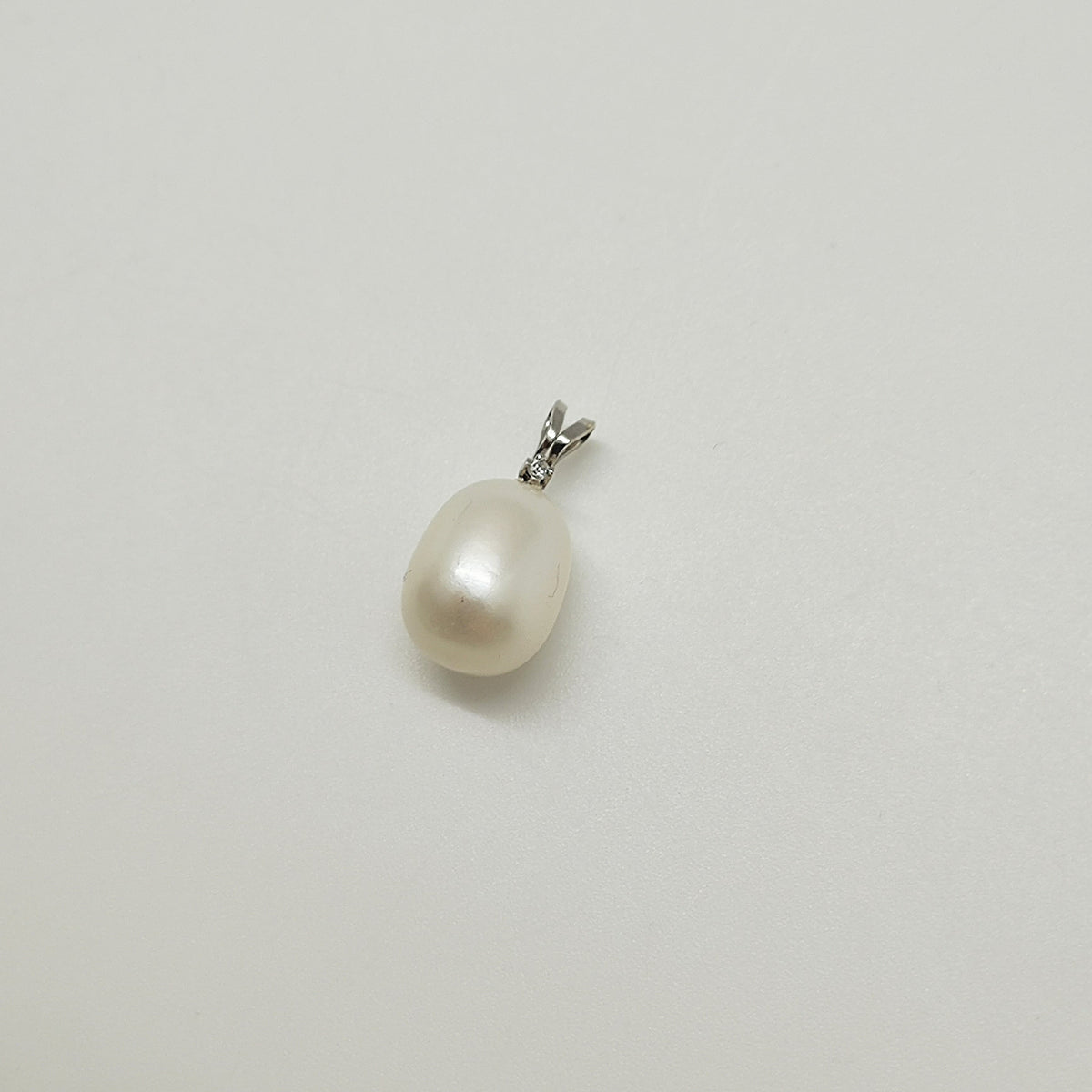 Colgante Perla Cultivada Oro Blanco y Brillante