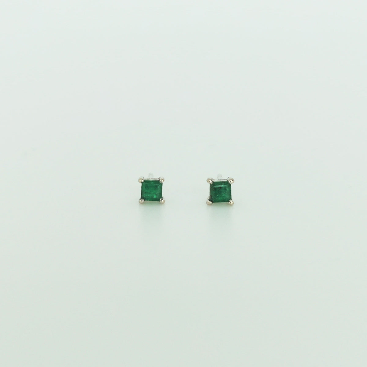 Aros oro blanco con esmeralda corte princess