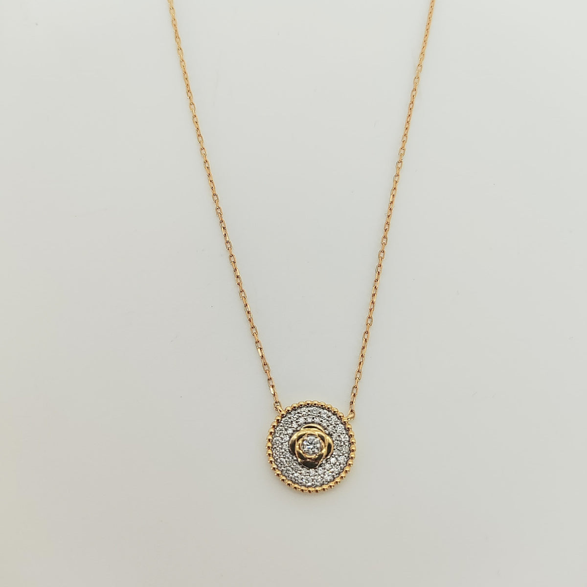 Collar Flor De Brillantes Oro Amarillo 18K
