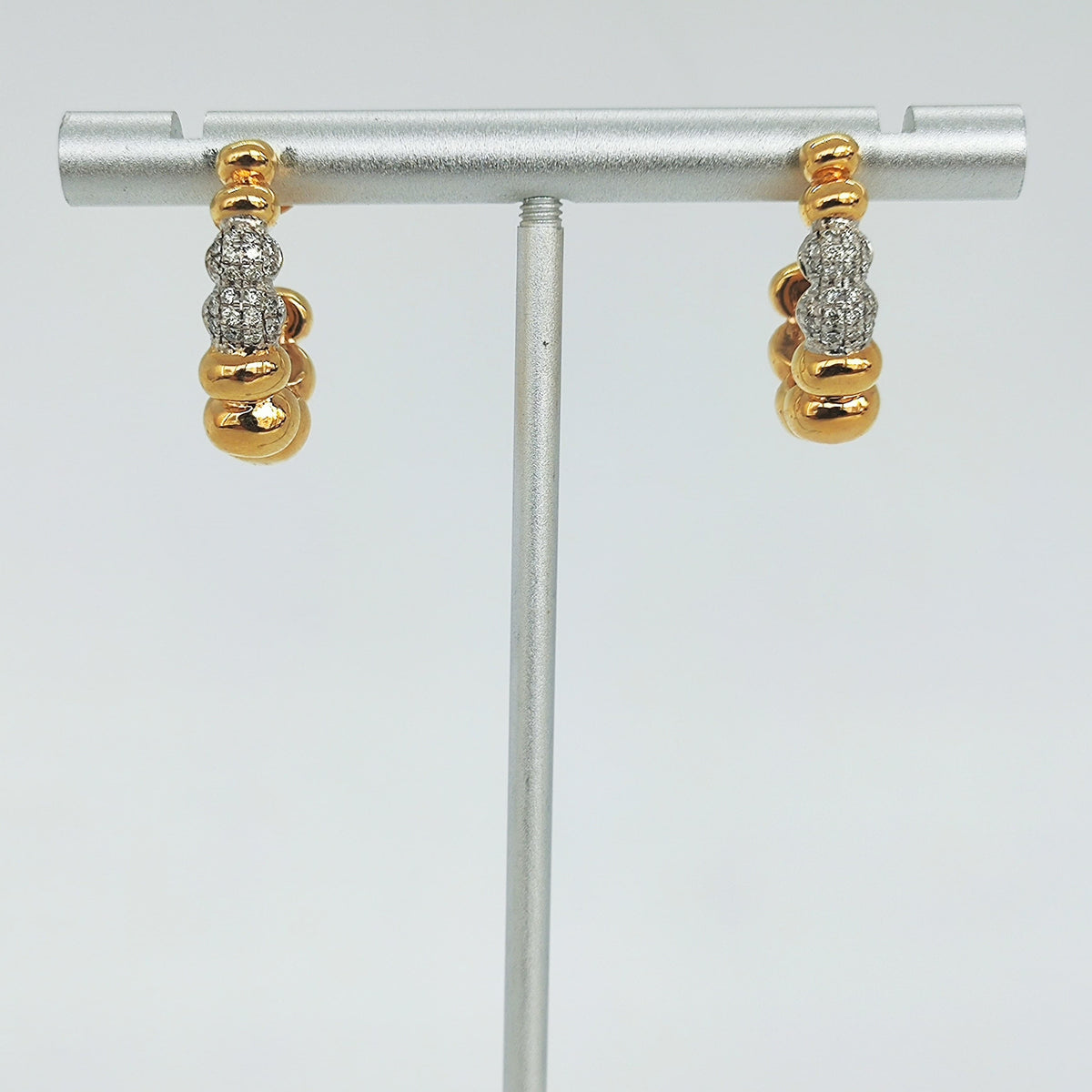 Aros Bolita Oro Amarillo 18K y Brillantes