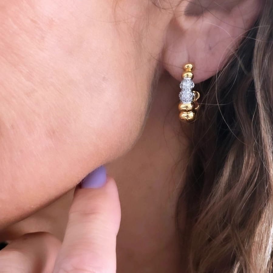 Aros Bolita Oro Amarillo 18K y Brillantes