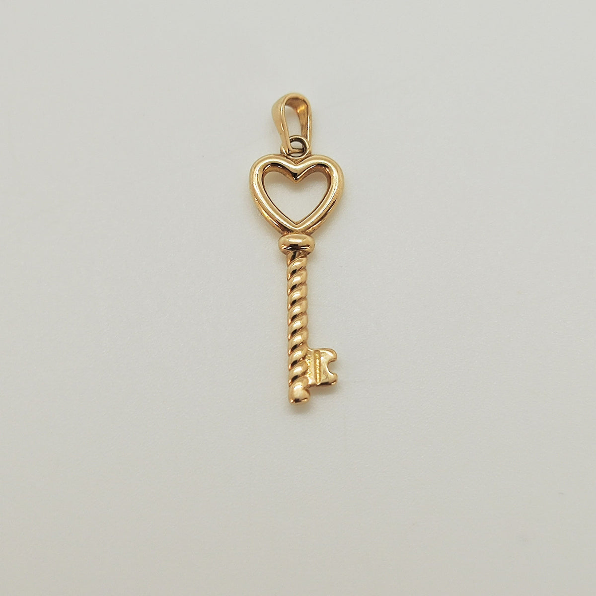 Colgante Llave De Corazón Oro Amarillo