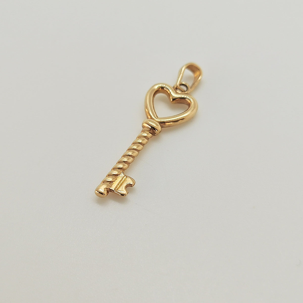 Colgante Llave De Corazón Oro Amarillo