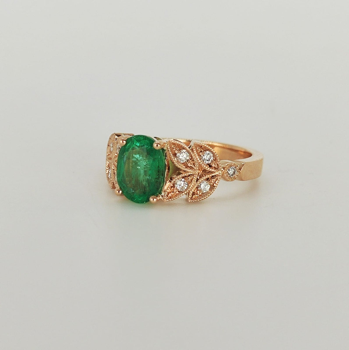 Anillo Hojas Esmeralda Oval 18K
