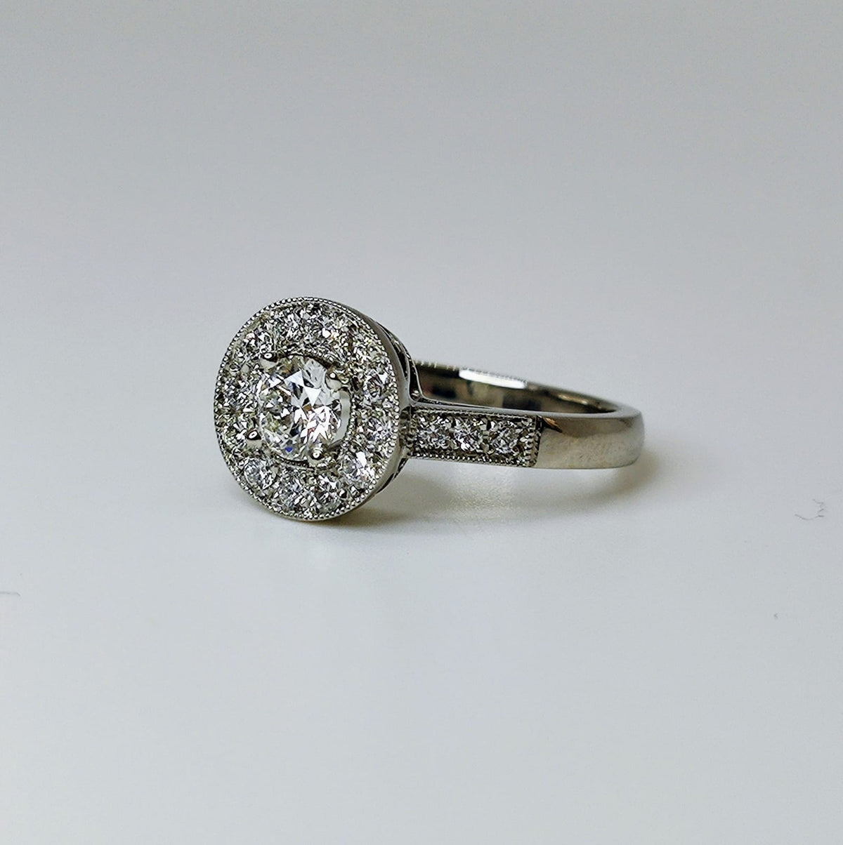 Anillo Halo Ruleteado Platino