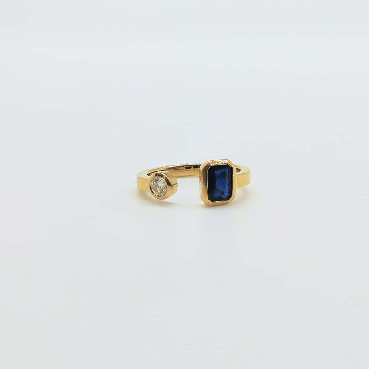 Anillo Tu Y Yo Oro Amarillo 18K Zafiro Quilate Y Billante