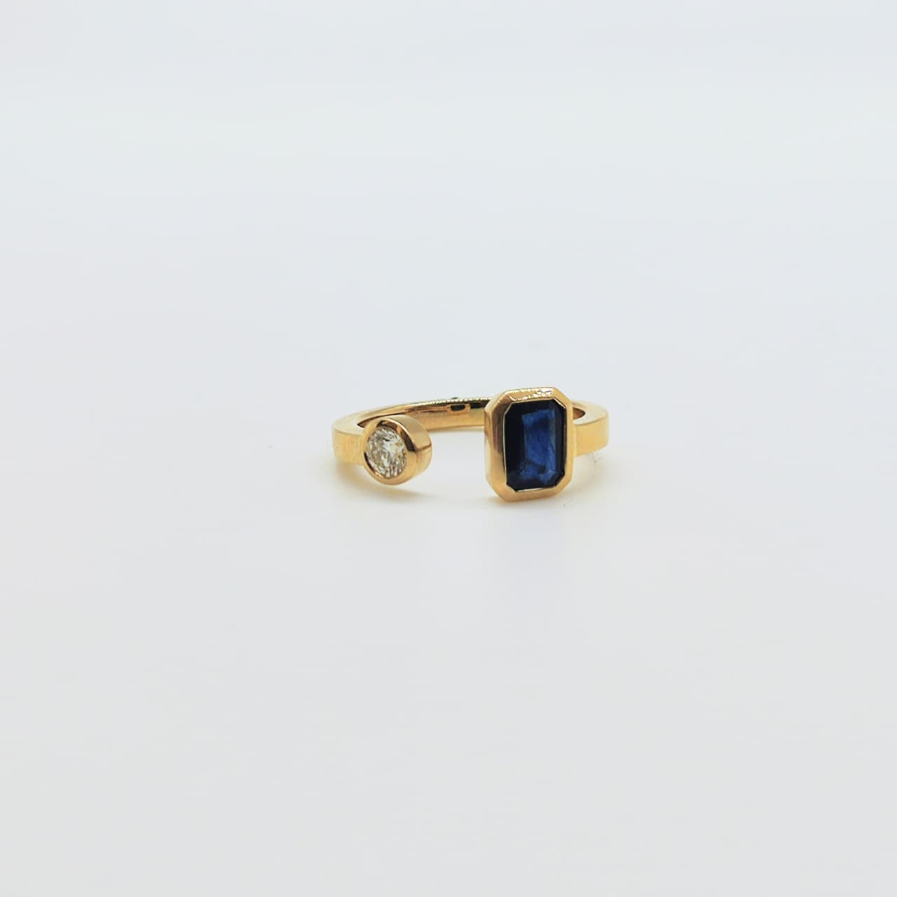 Anillo Tu Y Yo Oro Amarillo 18K Zafiro Quilate Y Billante