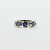 Anillo Oro Blanco 18K Zafiro Oval y Diamantes