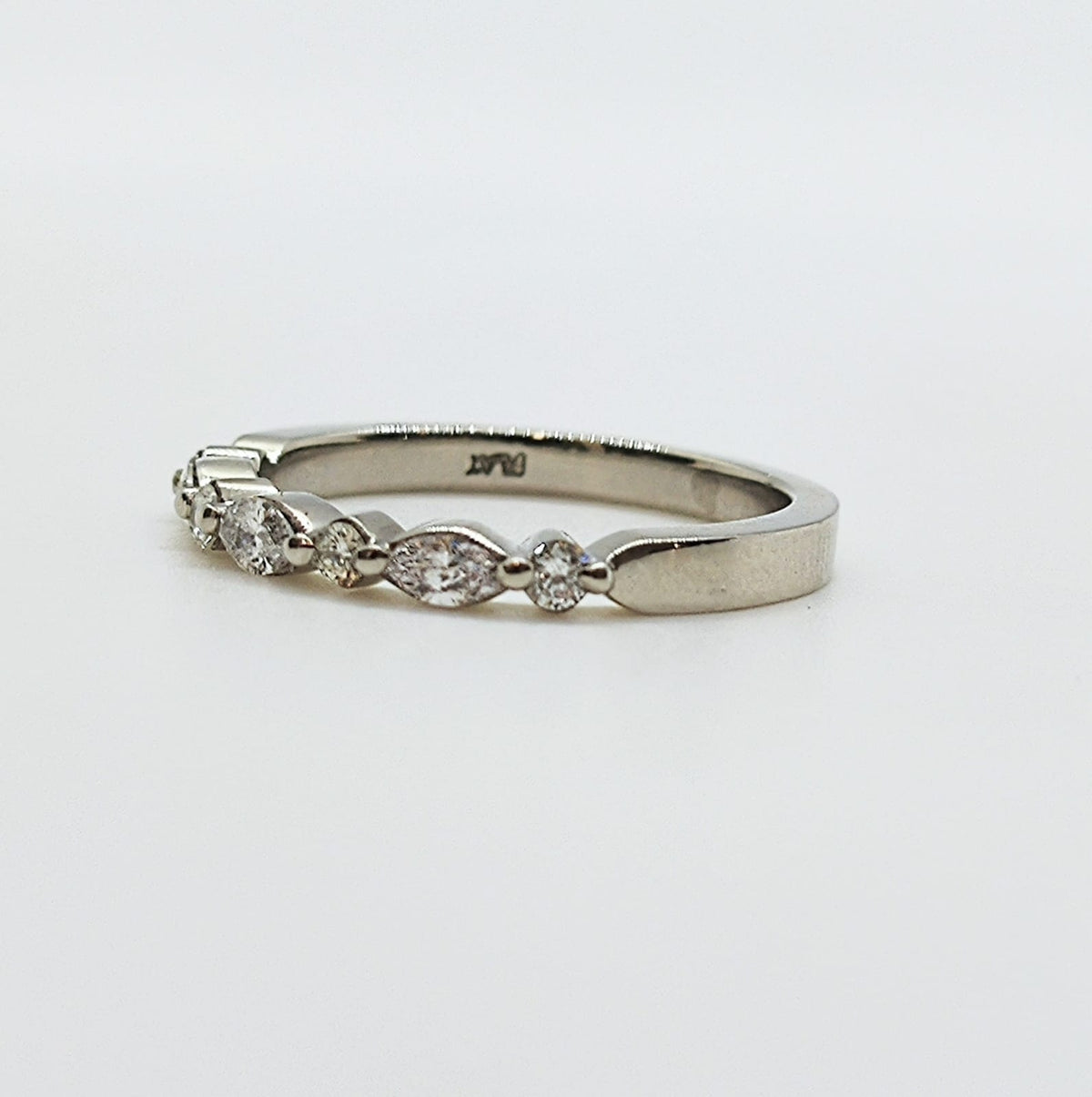 Cintillo Platino Brillantes Navette