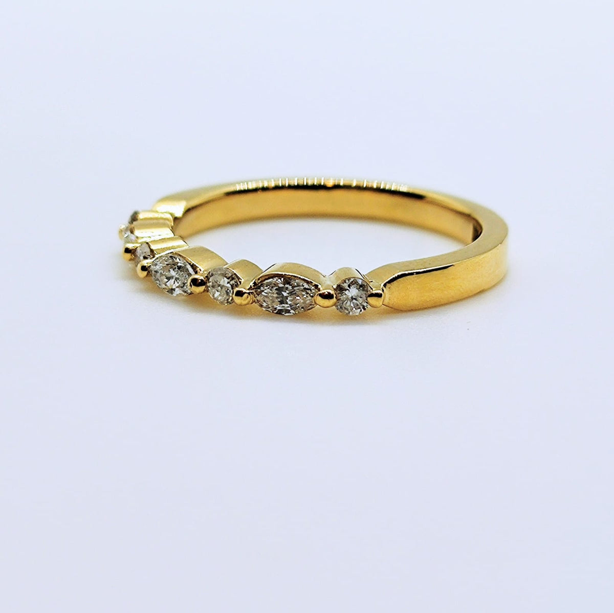 Cintillo Oro Amarillo 18K Brillantes Navette