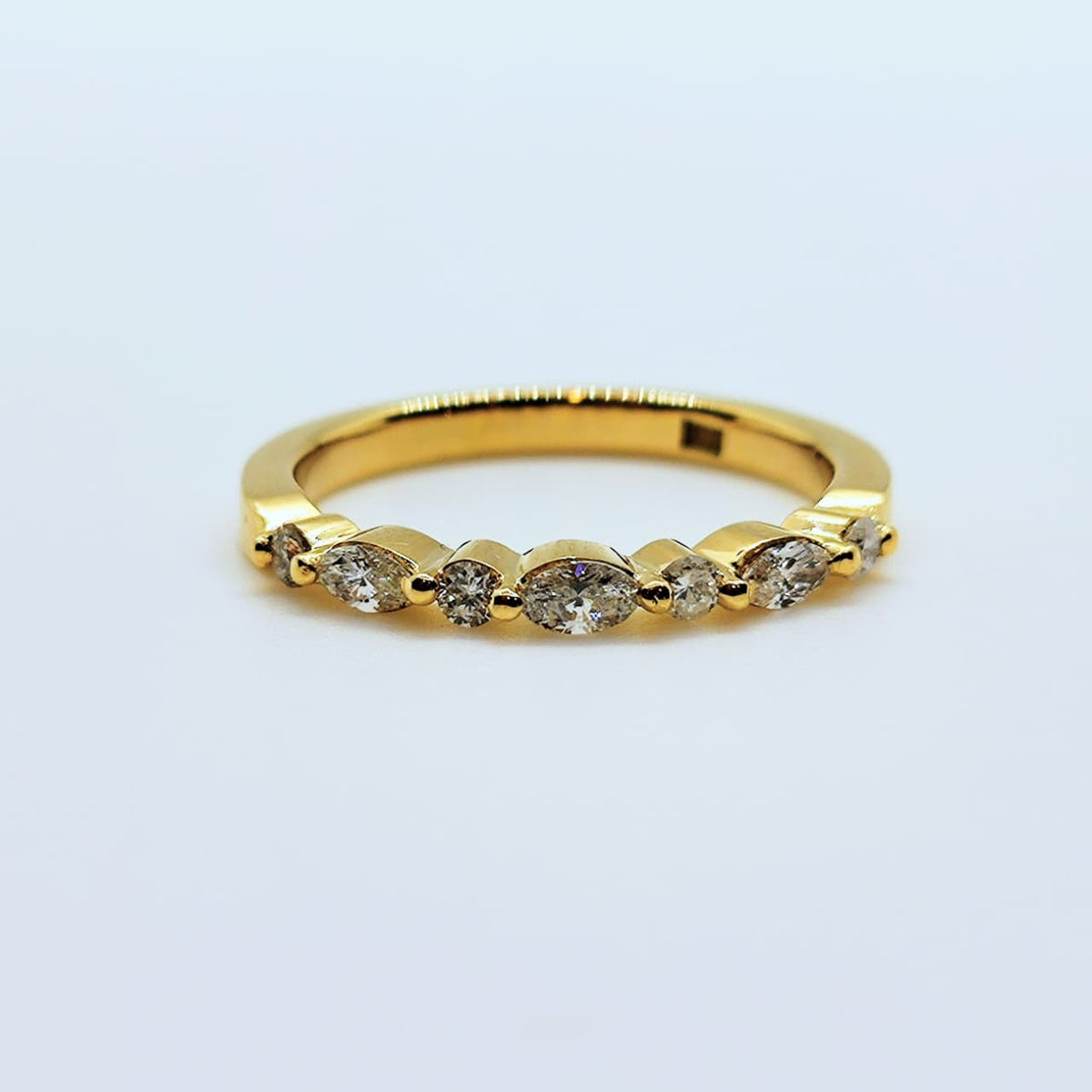 Cintillo Oro Amarillo 18K Brillantes Navette