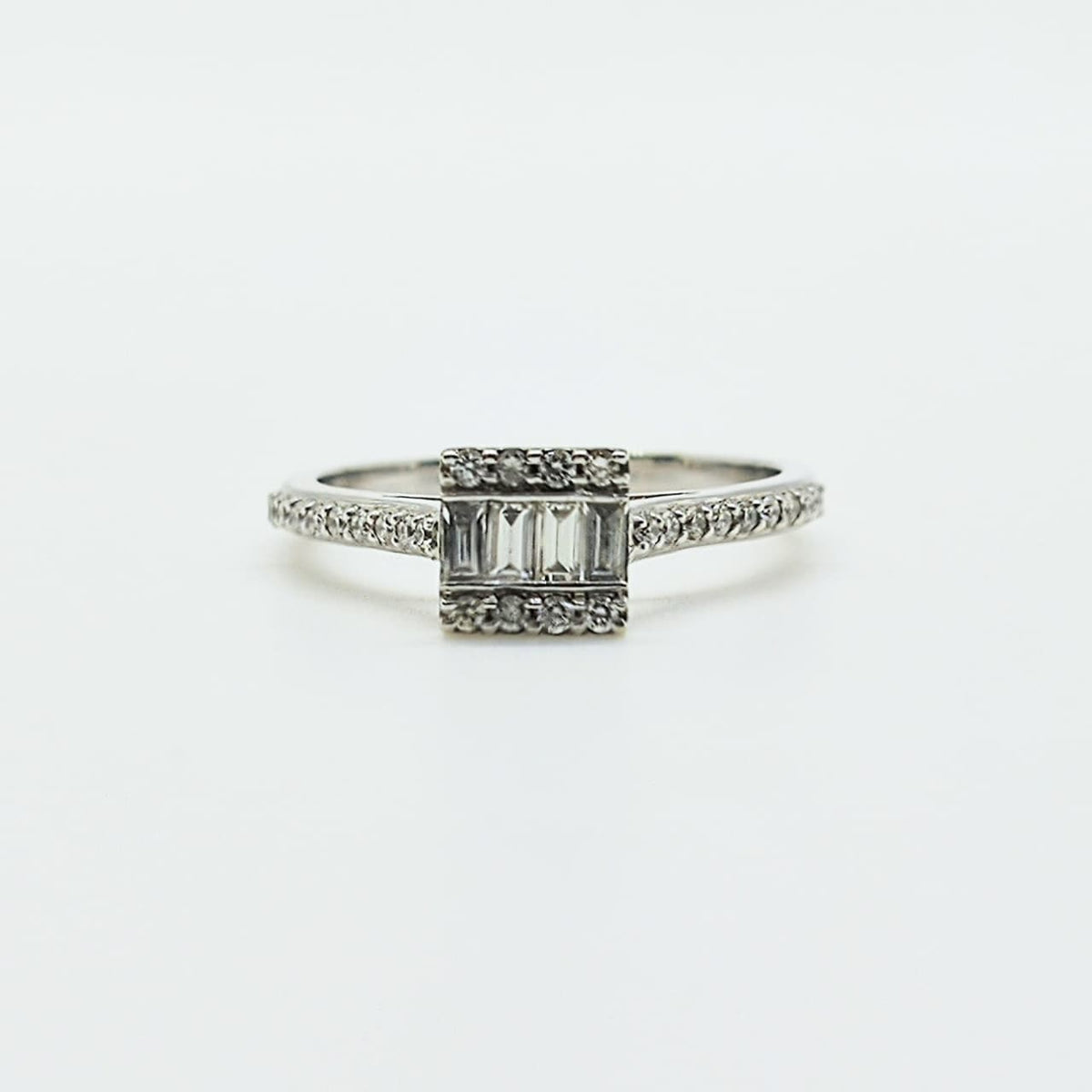 Anillo Oro Blanco 18K Brillantes Baguette