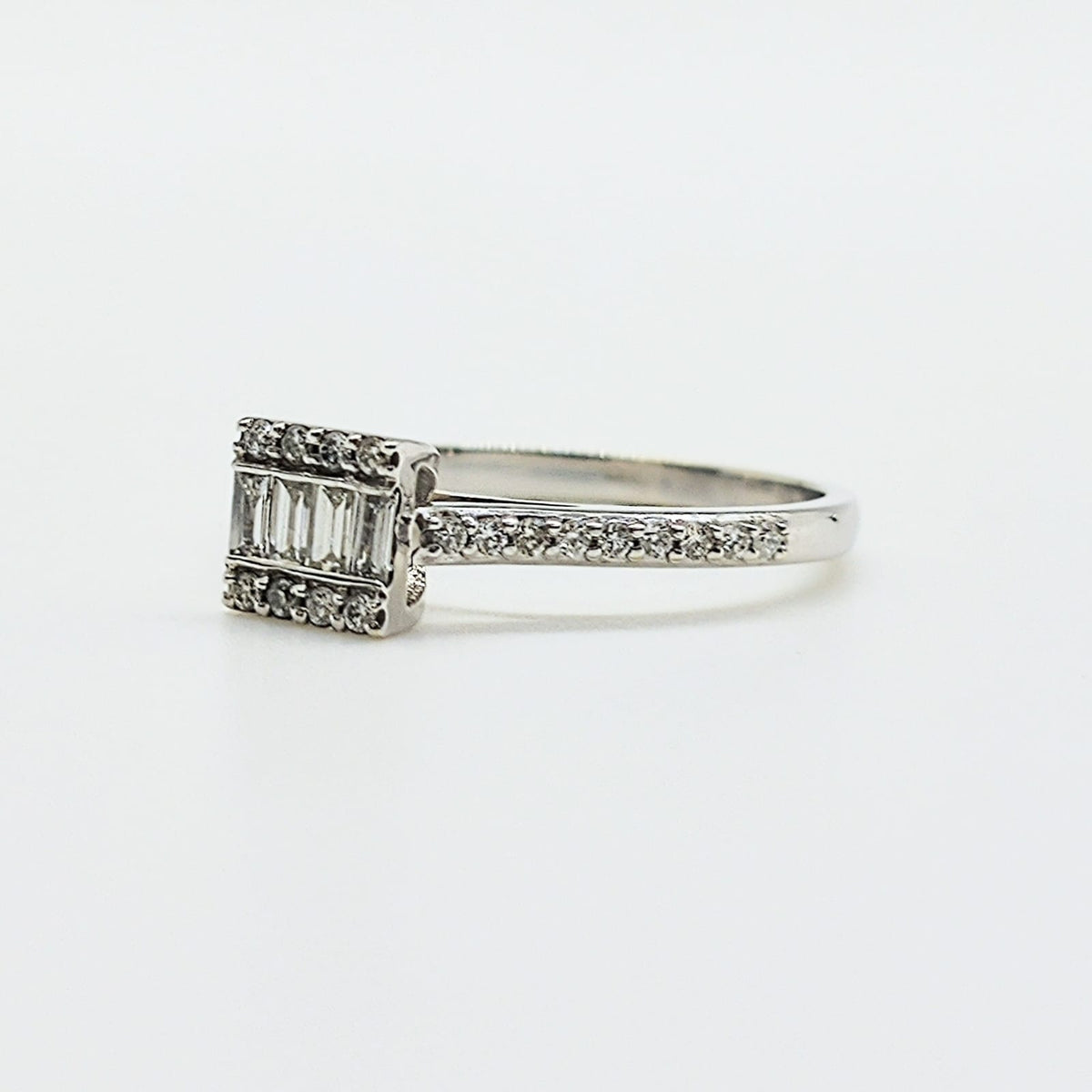 Anillo Oro Blanco 18K Brillantes Baguette
