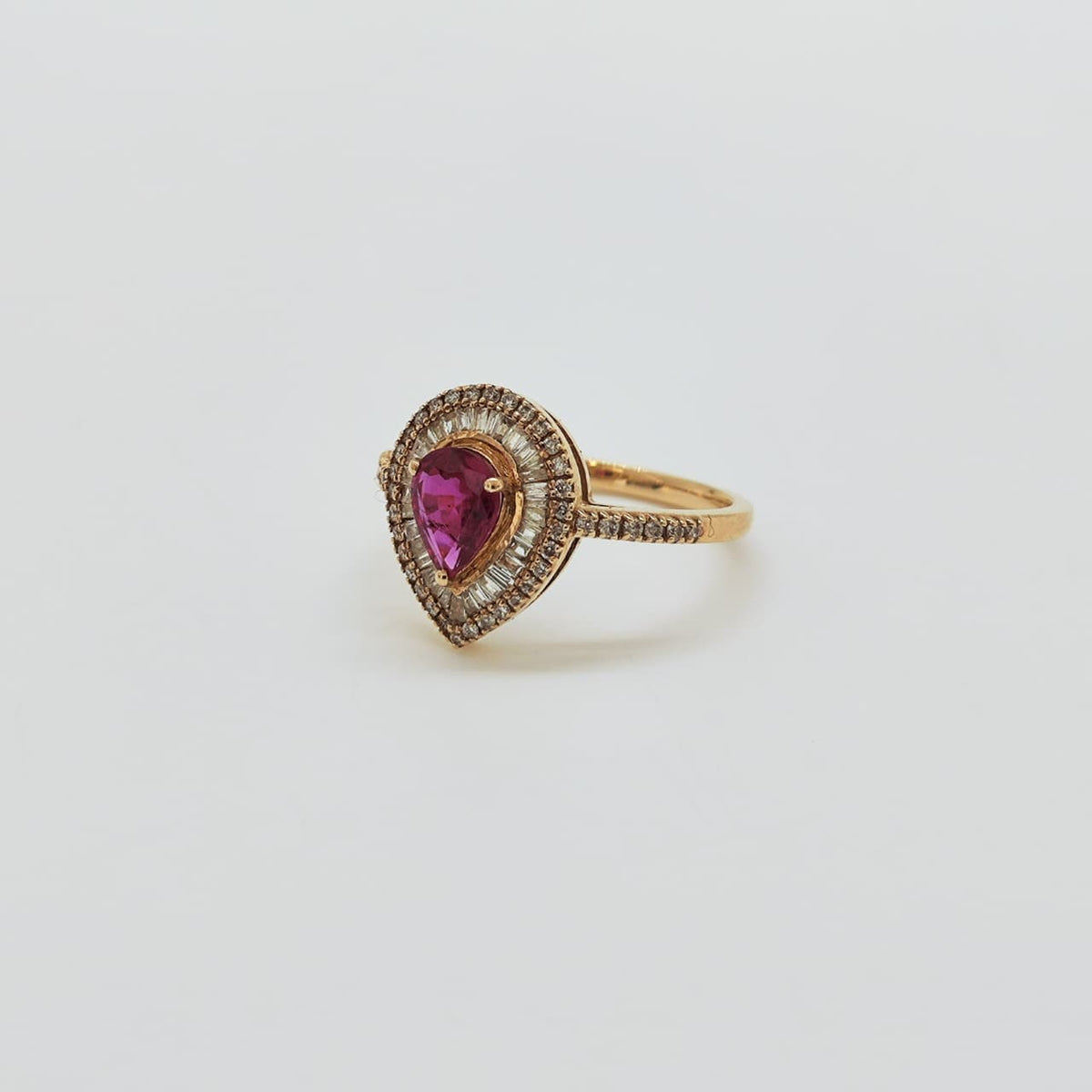 Anillo Gota Rubí Y Brillantes Baguette Oro Amarillo