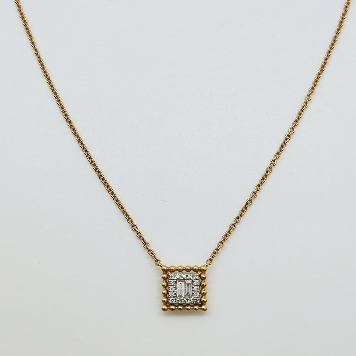 Collar Oro Amarillo 18K Cuadrado Baguette