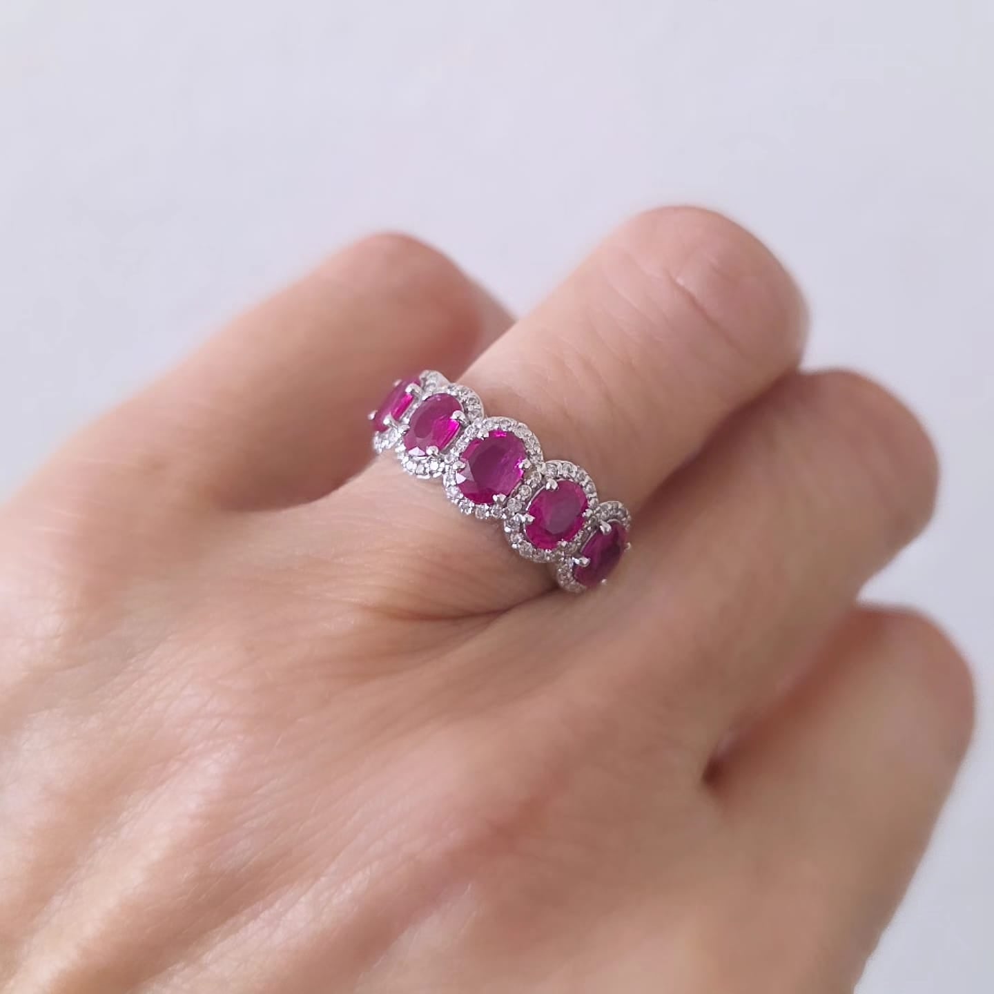 Quintillo Rubíes Oval Oro Blanco 18K Y Brillantes