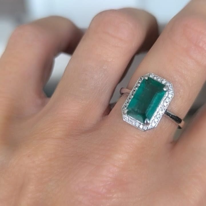 Anillo Oro Blanco 18K Esmeralda Corte Esmeralda