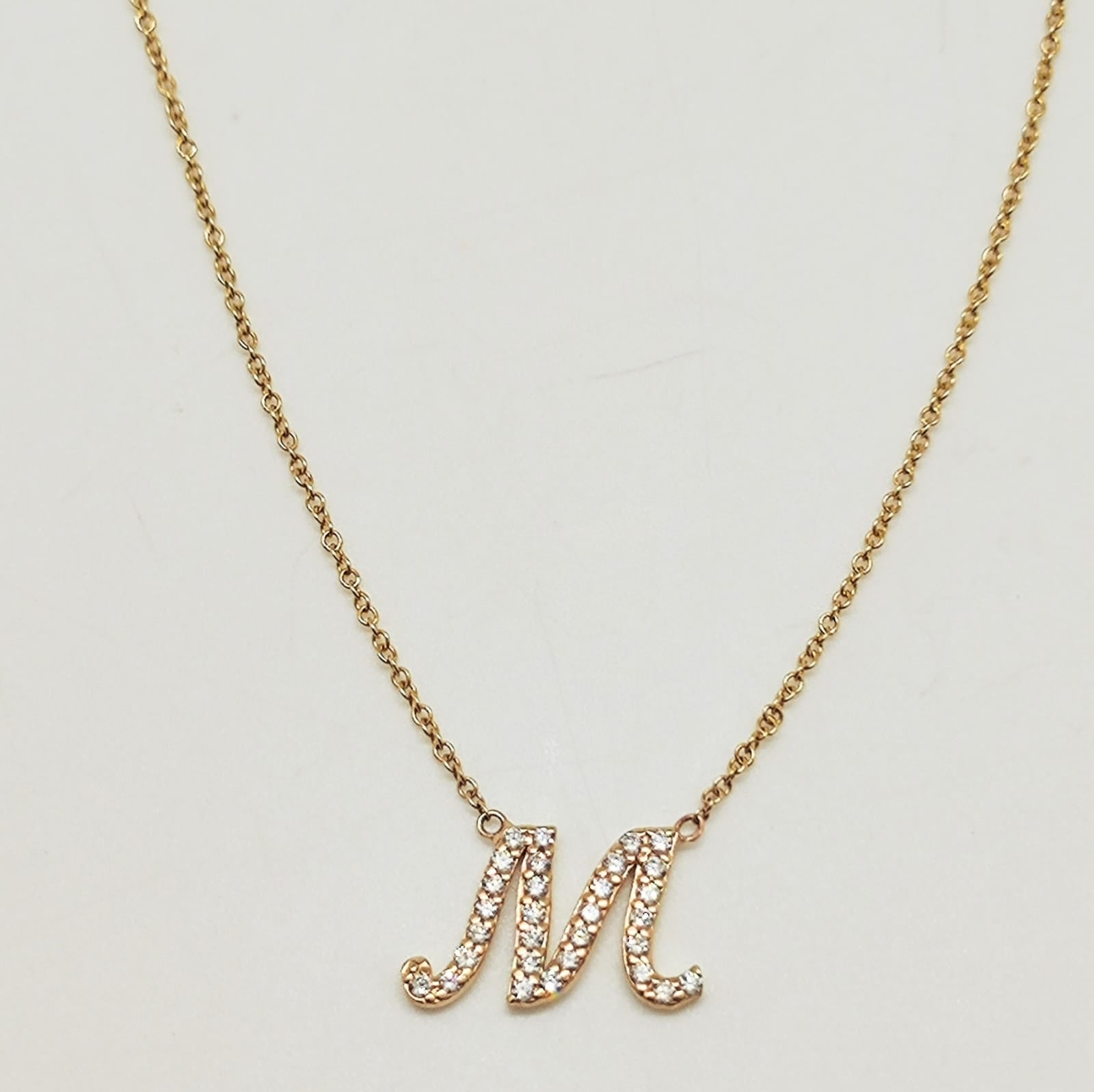 Collar Oro Amarillo 18K Letra Maxi Letra M