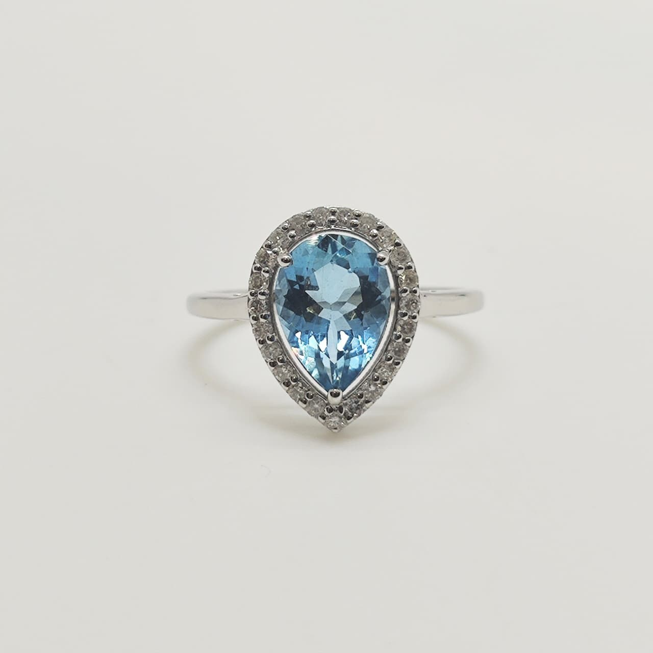 Anillo Oro Blanco Gota Aguamarina Y Brillantes