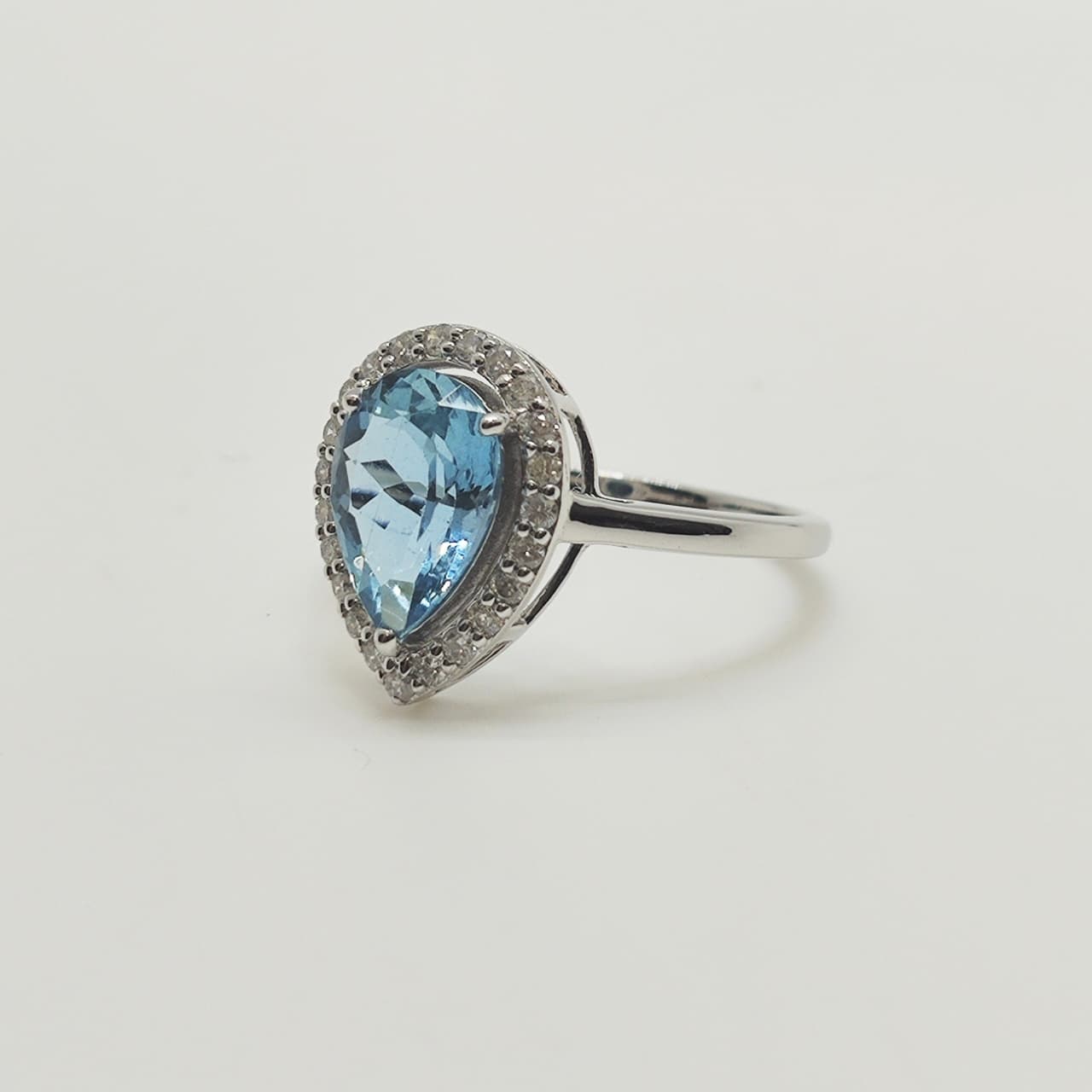 Anillo Oro Blanco Gota Aguamarina Y Brillantes