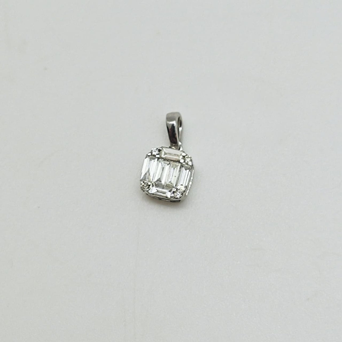 Colgante Oro Blanco 18K Diamantes Baguette