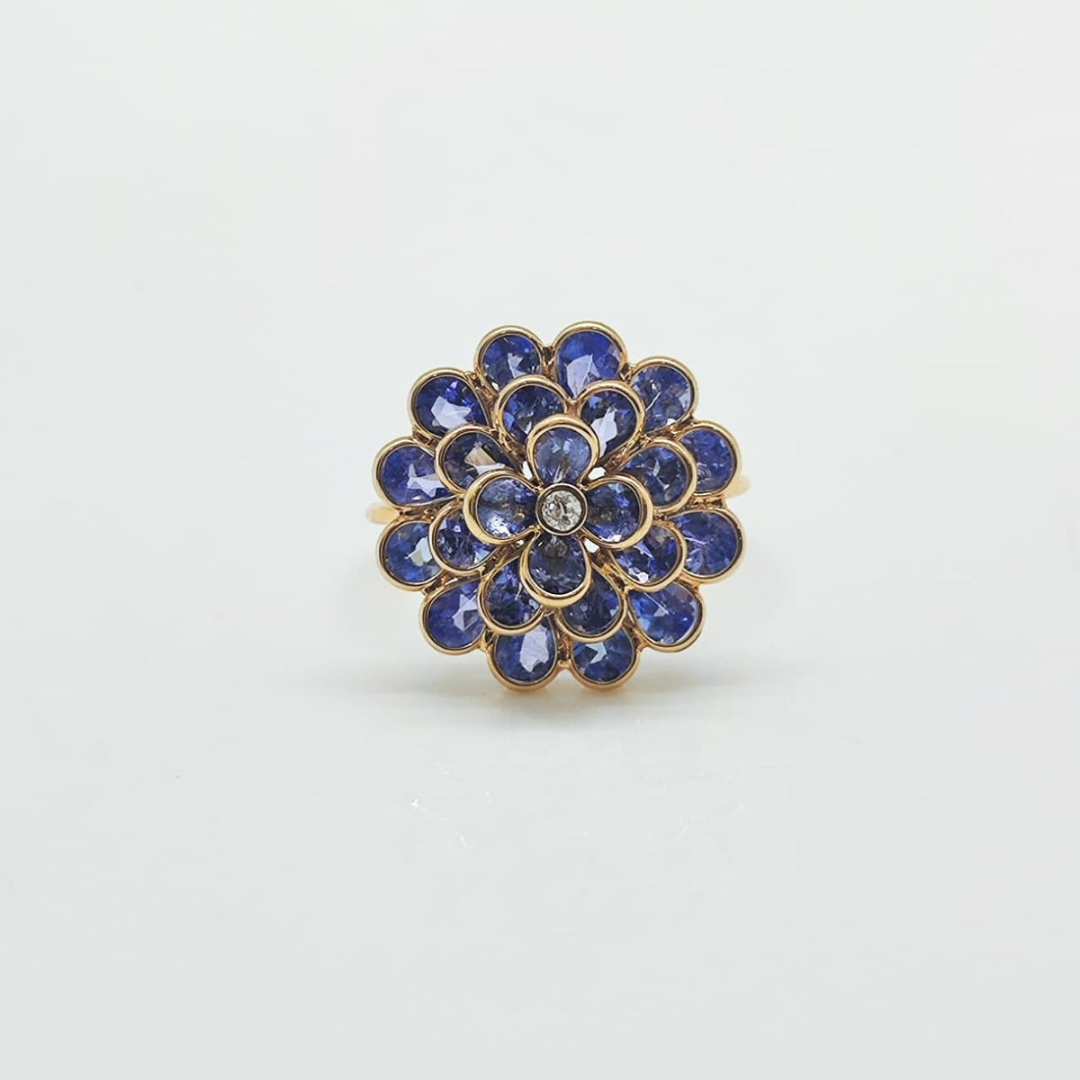 Anillo Oro Amarillo 18K Flor De Tanzanitas Y Brillante